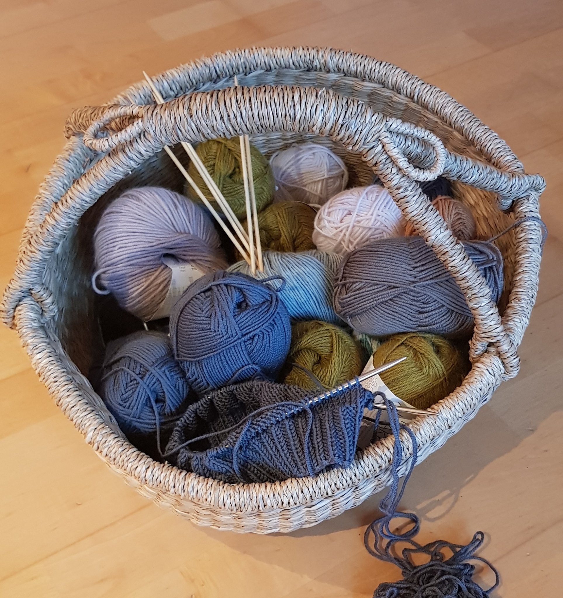 Korg med garnnøster